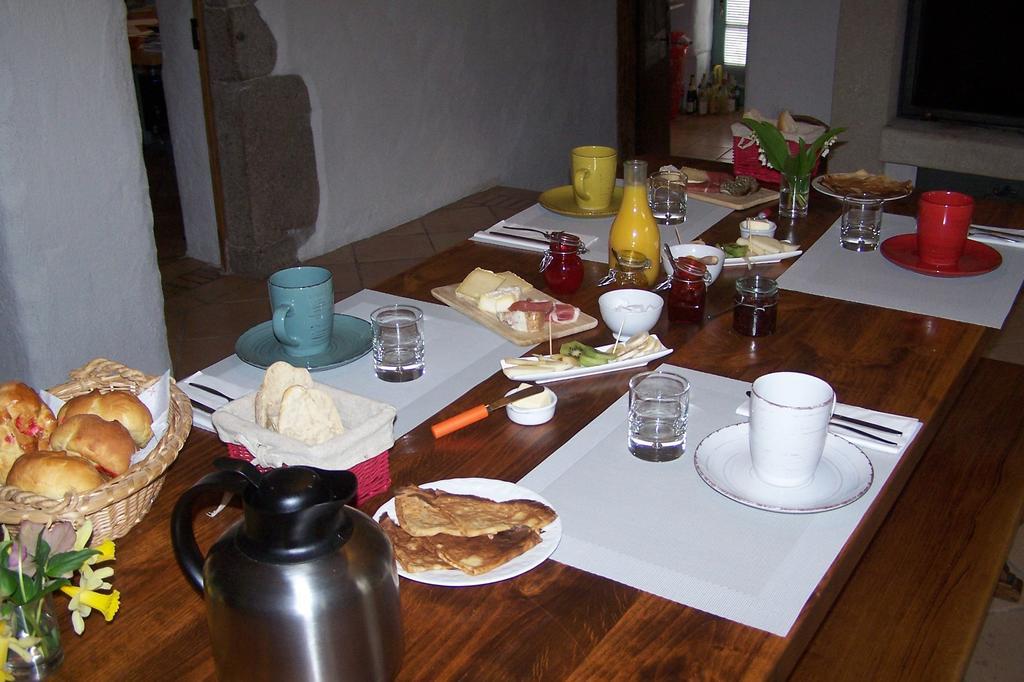Salomony Chambre D'Hotes Marcols-les-Eaux ภายนอก รูปภาพ
